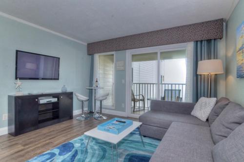 Apartment 252-wifi Waterfront, Amazing View From Balcony-close To Bucs Stadium