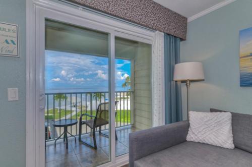 Apartment 252-wifi Waterfront, Amazing View From Balcony-close To Bucs Stadium *
