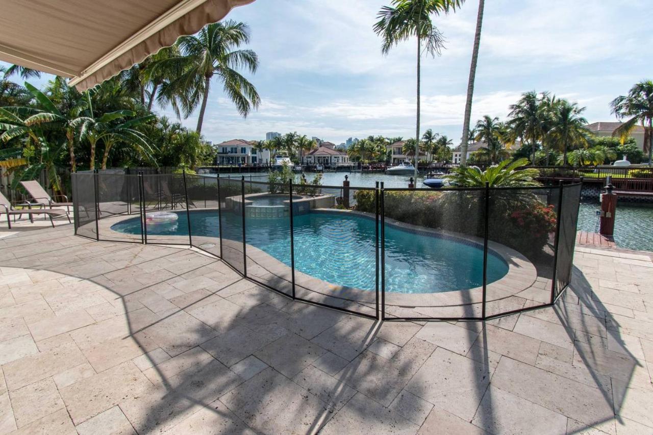Gorgeous 5 Bedroom W/heated Pool Canal Front Dania Beach