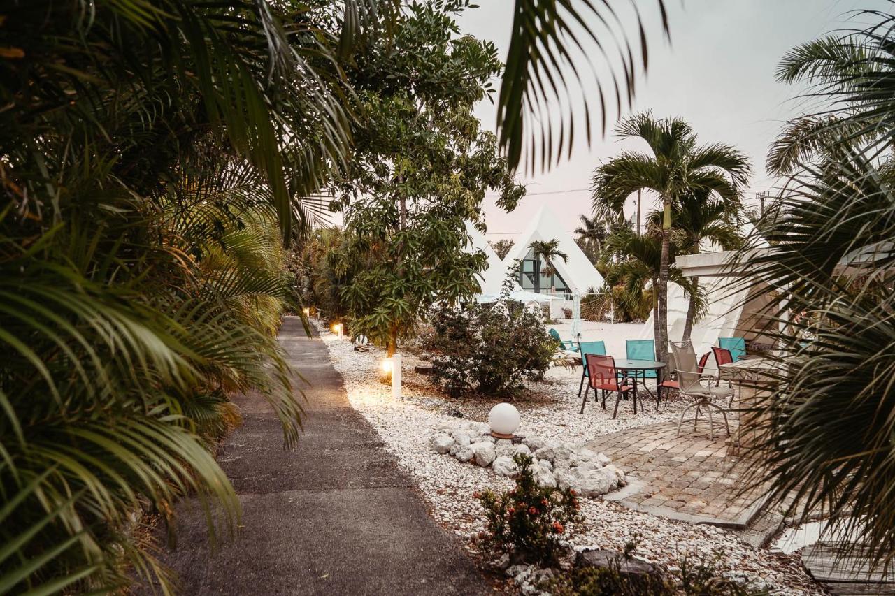 Pyramids In Florida Inn 2*