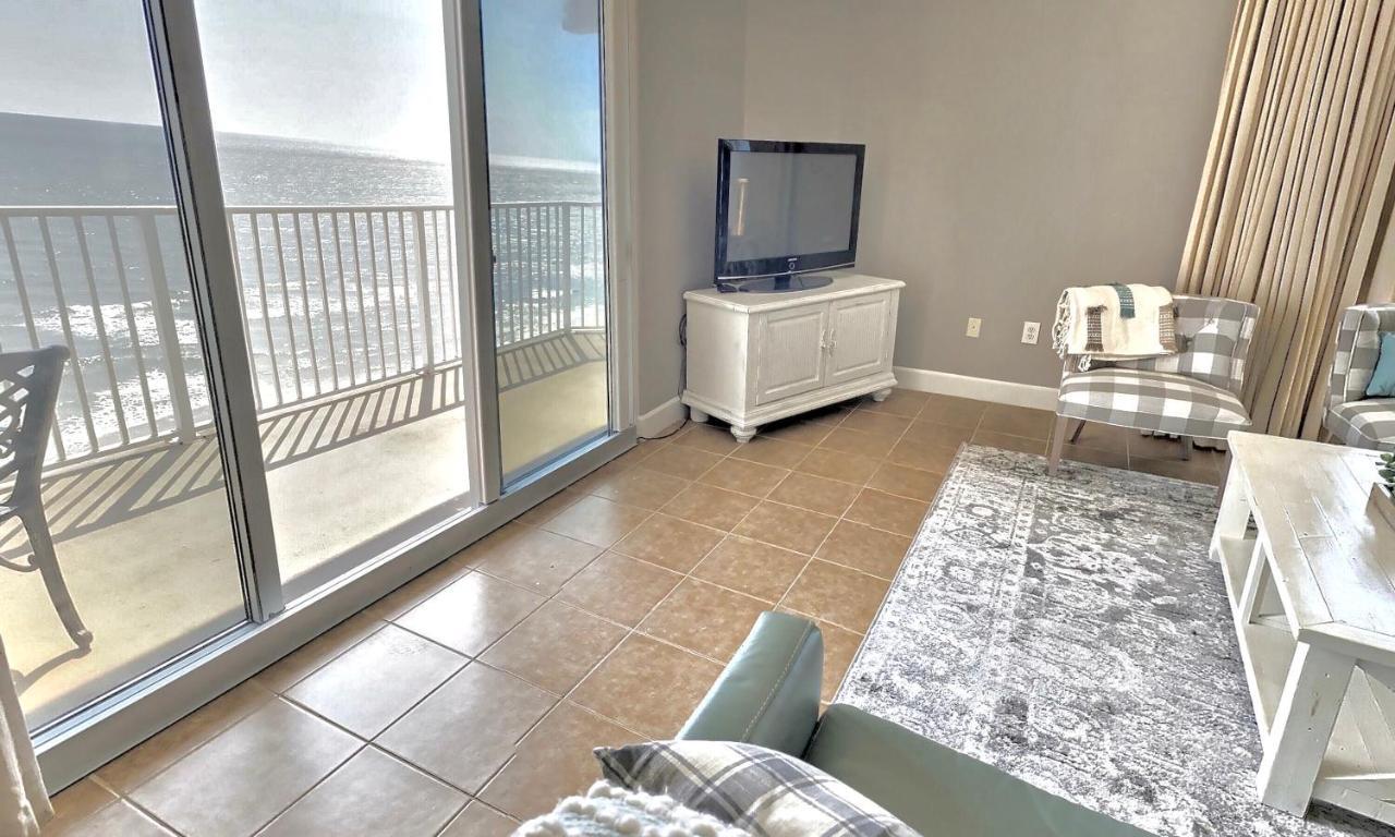 Apartment Happy Ours 2200 Sq Ft Corner Beachfront Sleeps 12
