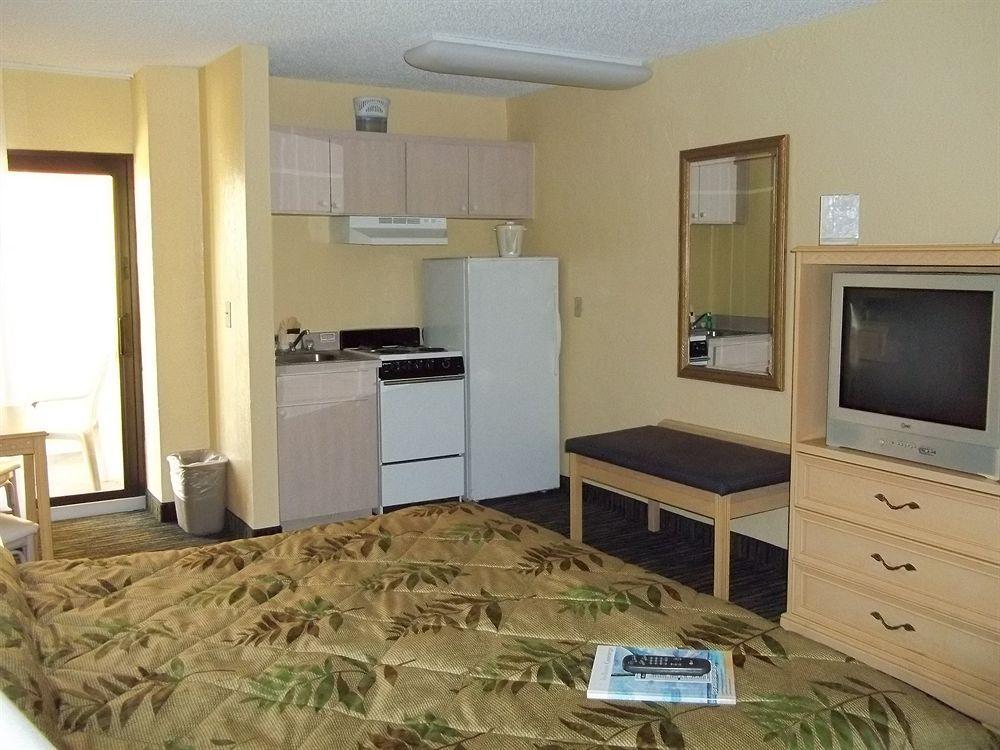 Express & Oceanfront Daytona Shores By Ihg Resort 3*