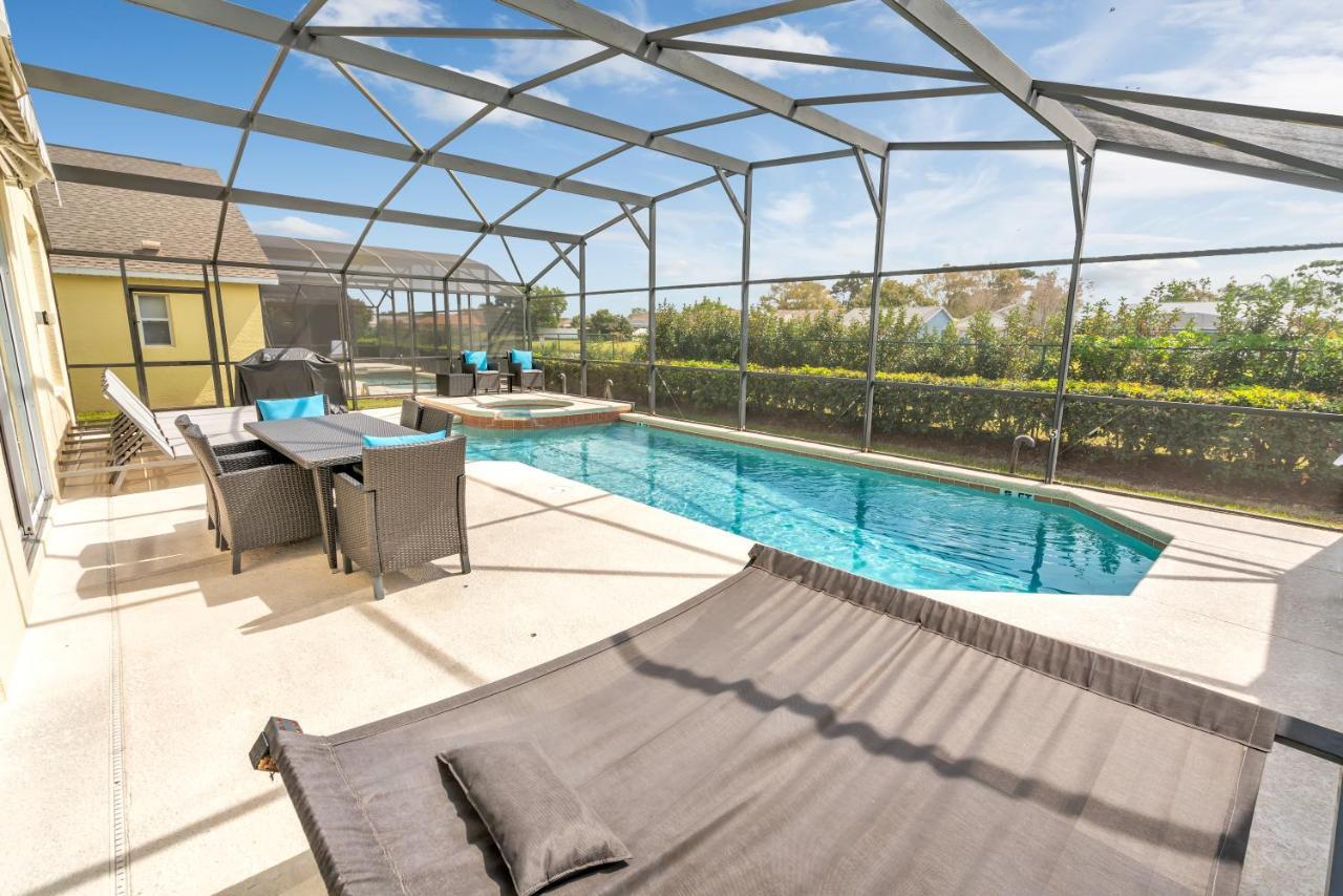 Dream With Hot Tub, Pool, Xbox, Games Room, Lakeview, 10 Min To Disney, Clubhouse Holiday home