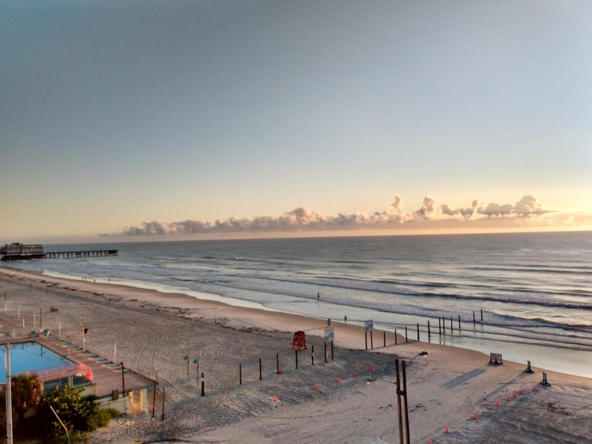 Ocean Balmy Warm Healing Breeze Under Sapphire Sky Year Round On Sunny Balcony * Daytona Beach