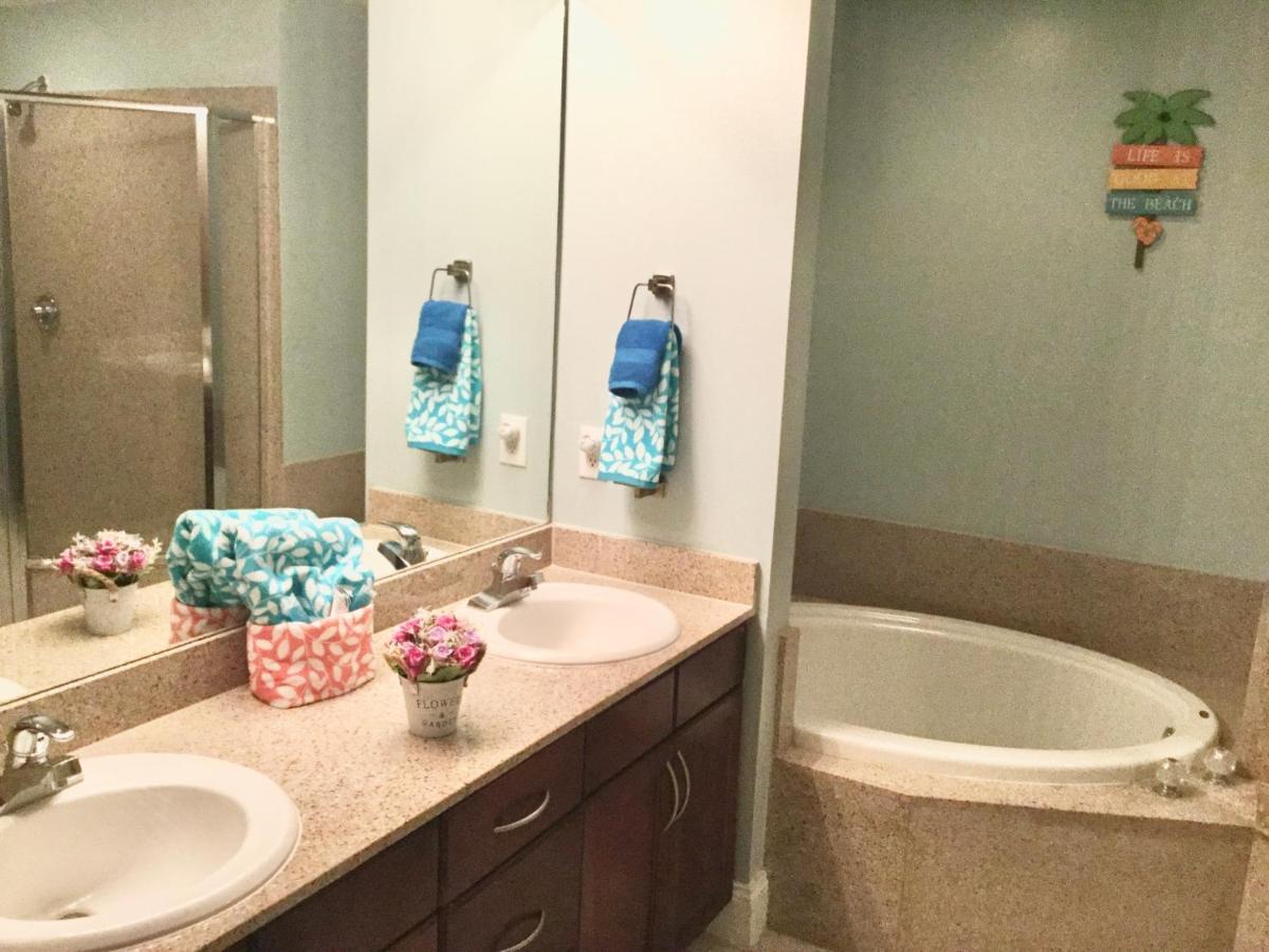 Apartment Laketown 5 Pools Steps To Family Friendly