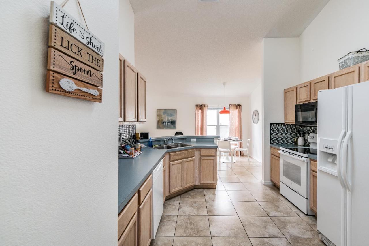 Spacious With Private Pool - No Carpet - Area *