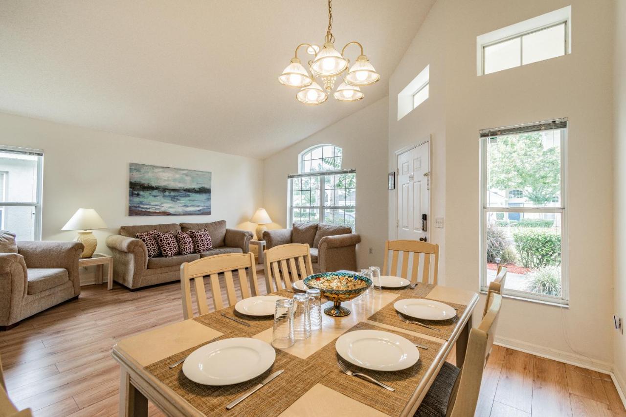 Spacious With Private Pool - No Carpet - Area *