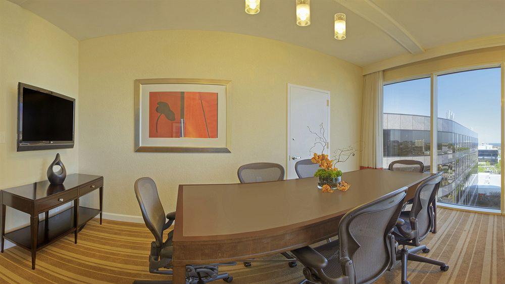 Hotel The Westshore Grand, A Tribute Portfolio Hotel, 4*