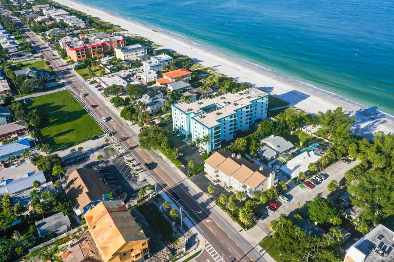 100 Steps To Beautiful Indian Rocks Beach, Oceanside, 2 Bedroom Updated Apartment