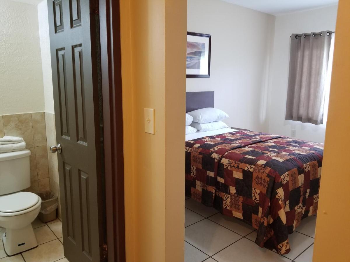 Parkway Hotel