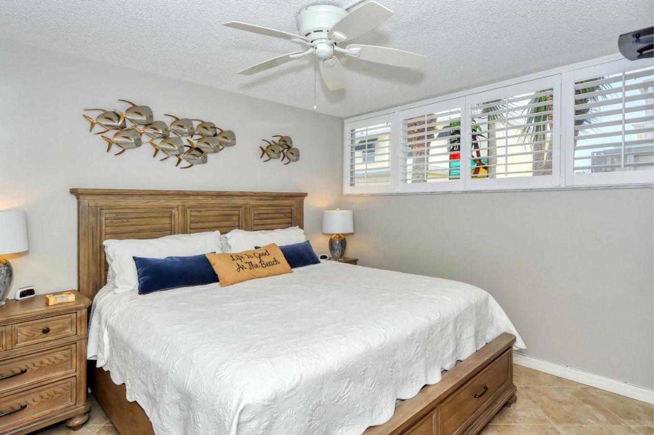 Laplaya 202e Catch The Gentle Gulf Breezes On Your Private Balcony Beneath The Swaying Palms Apartment