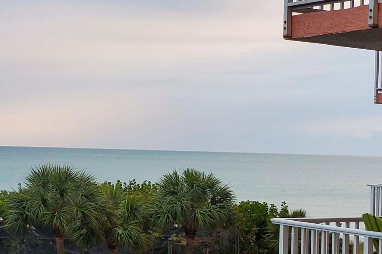 Apartment Beachfront Indian Shores - Pool And Hot Tub! *