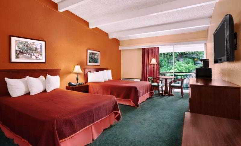 Hotel Travelodge By Wyndham 2*