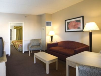 Hotel Baymont By Wyndham Near Busch Gardens 2*