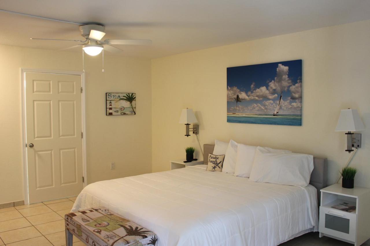 Latitude 26 Waterfront Boutique - Myers Fort Myers Beach