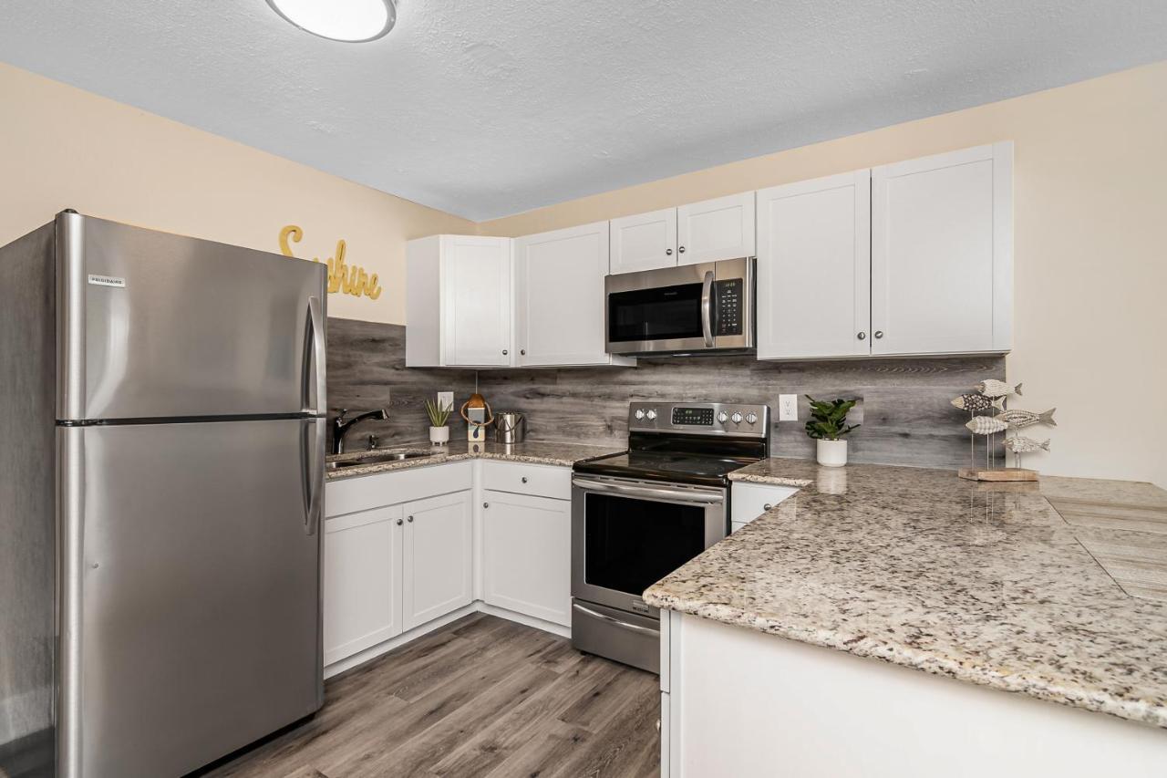 Latitude 26 Waterfront Boutique - Myers Fort Myers Beach