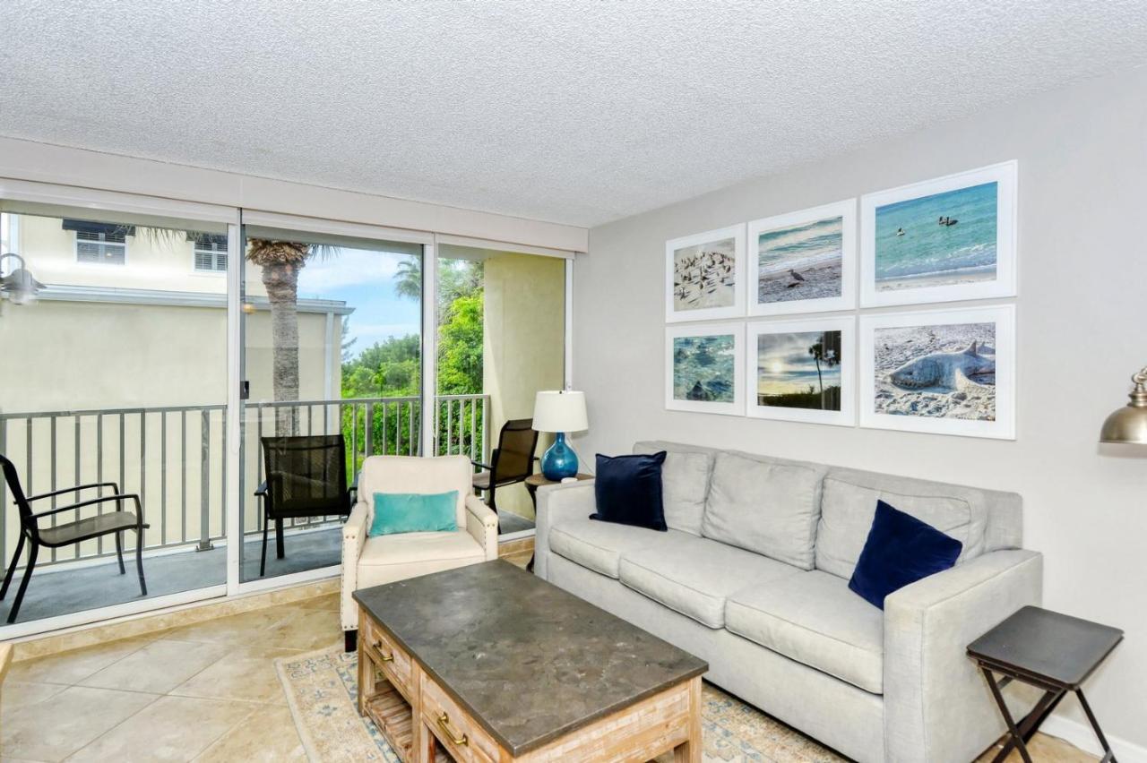 Laplaya 202e Catch The Gentle Gulf Breezes On Your Private Balcony Beneath The Swaying Palms *