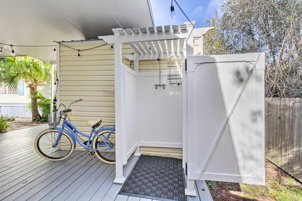 Walk To Miramar Tropical With Deck! Holiday home *