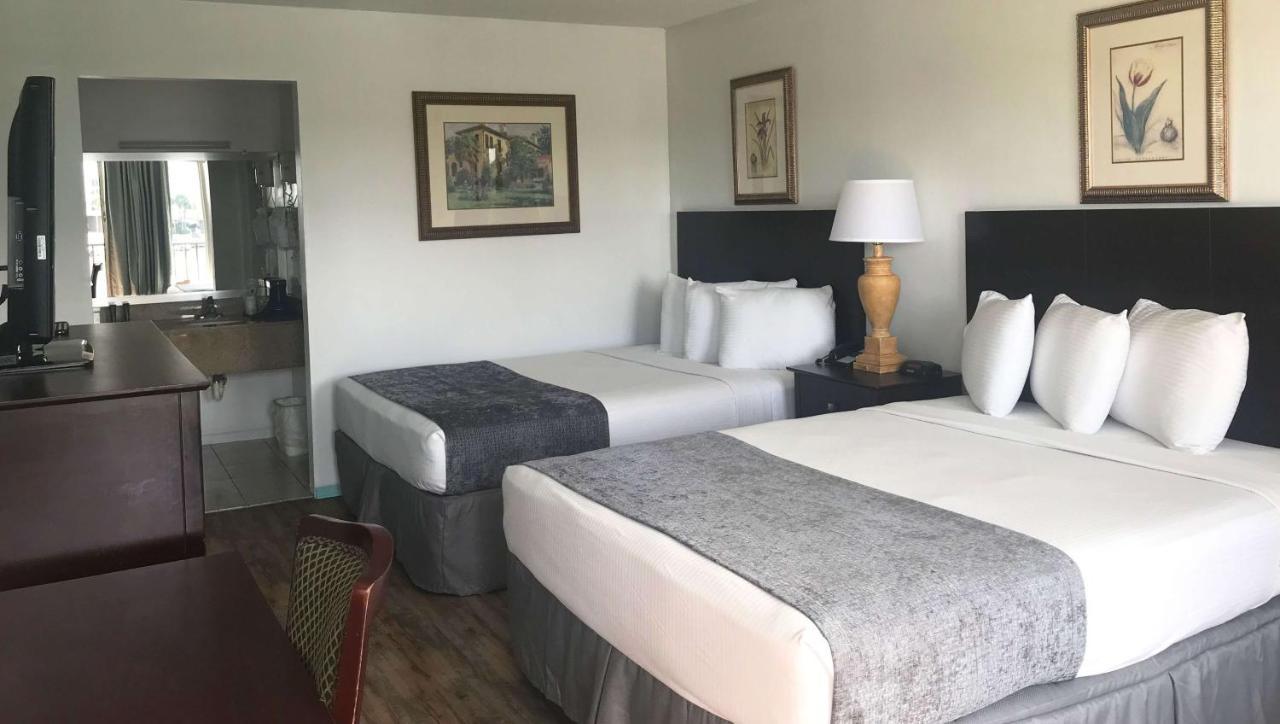 Magnuson & Marina Hotel