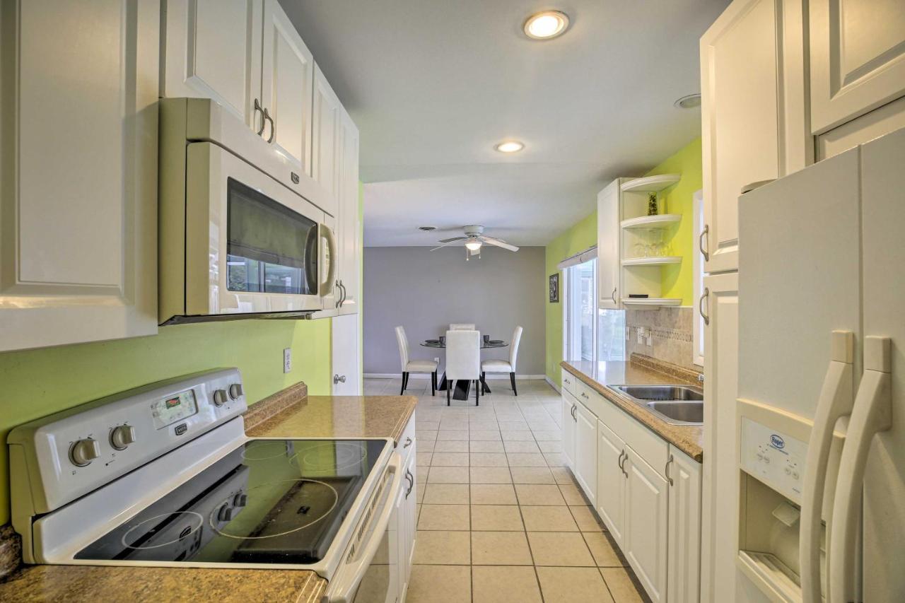 Quiet Retreat With Private Lanai And Pool! Holiday home