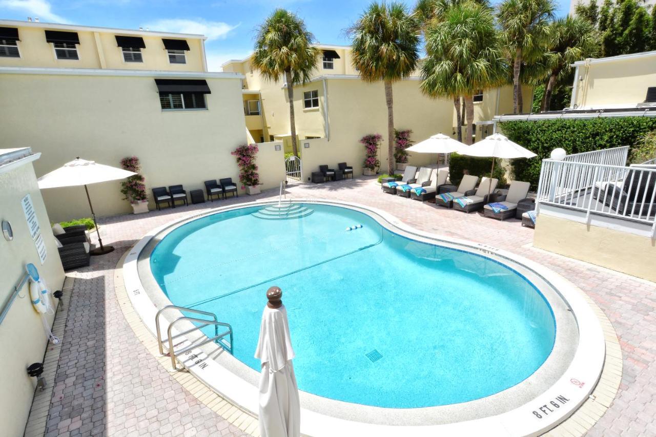Apartment Laplaya 202e Catch The Gentle Gulf Breezes On Your Private Balcony Beneath The Swaying Palms