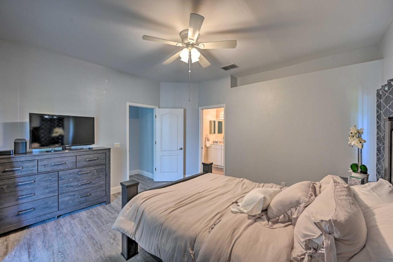 Lely With Lanai - 1 Mi To Golf Course! Holiday home *
