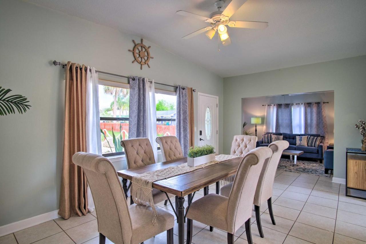 Cozy With Deck And Pool 5 Mi To Beach! Holiday home