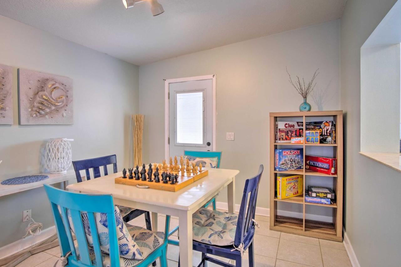 Cozy With Deck And Pool 5 Mi To Beach! Holiday home