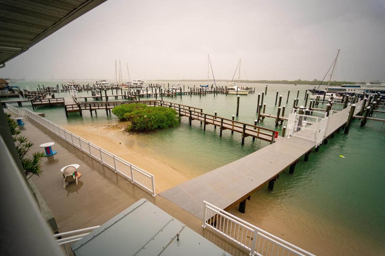 Resort Dockside & 3*