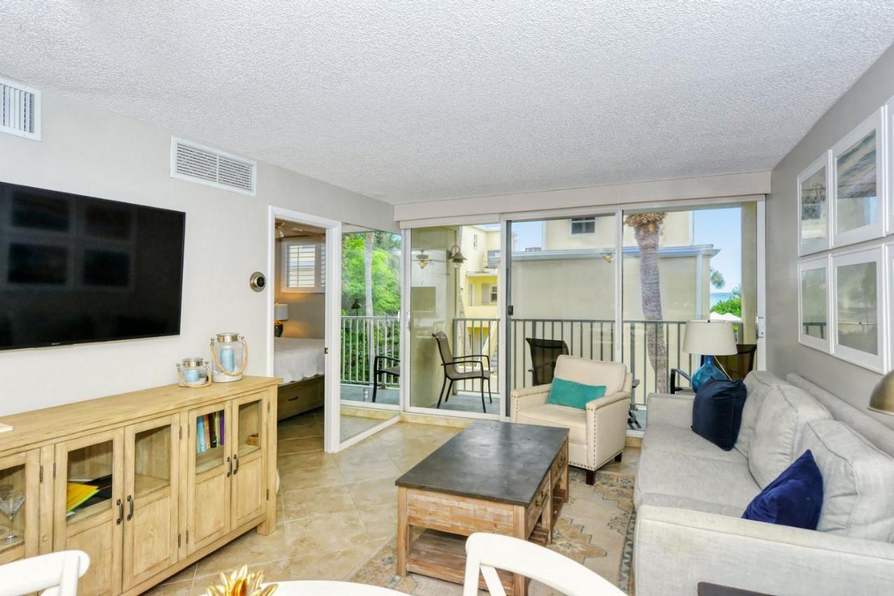 Apartment Laplaya 202e Catch The Gentle Gulf Breezes On Your Private Balcony Beneath The Swaying Palms Longboat Key