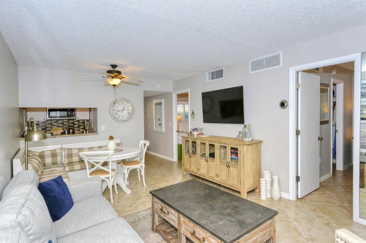 Laplaya 202e Catch The Gentle Gulf Breezes On Your Private Balcony Beneath The Swaying Palms Apartment *