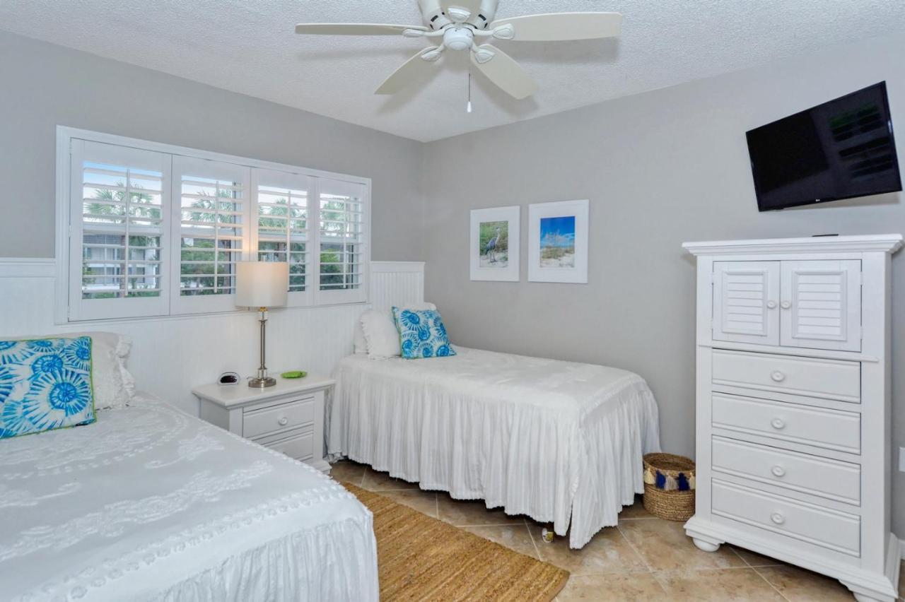 Apartment Laplaya 202e Catch The Gentle Gulf Breezes On Your Private Balcony Beneath The Swaying Palms