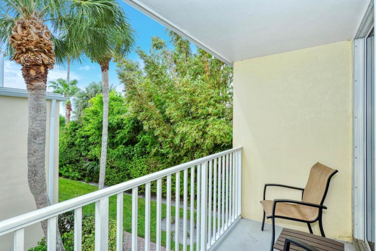 Laplaya 202e Catch The Gentle Gulf Breezes On Your Private Balcony Beneath The Swaying Palms Apartment