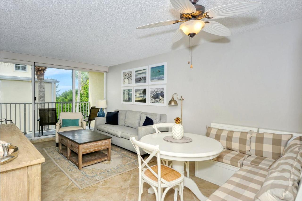 Laplaya 202e Catch The Gentle Gulf Breezes On Your Private Balcony Beneath The Swaying Palms *