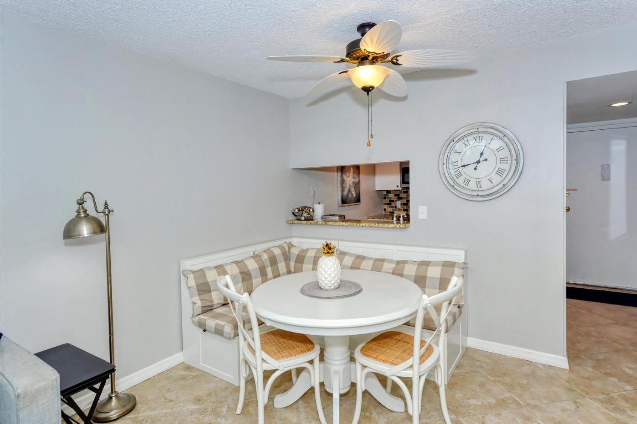 Laplaya 202e Catch The Gentle Gulf Breezes On Your Private Balcony Beneath The Swaying Palms Apartment *
