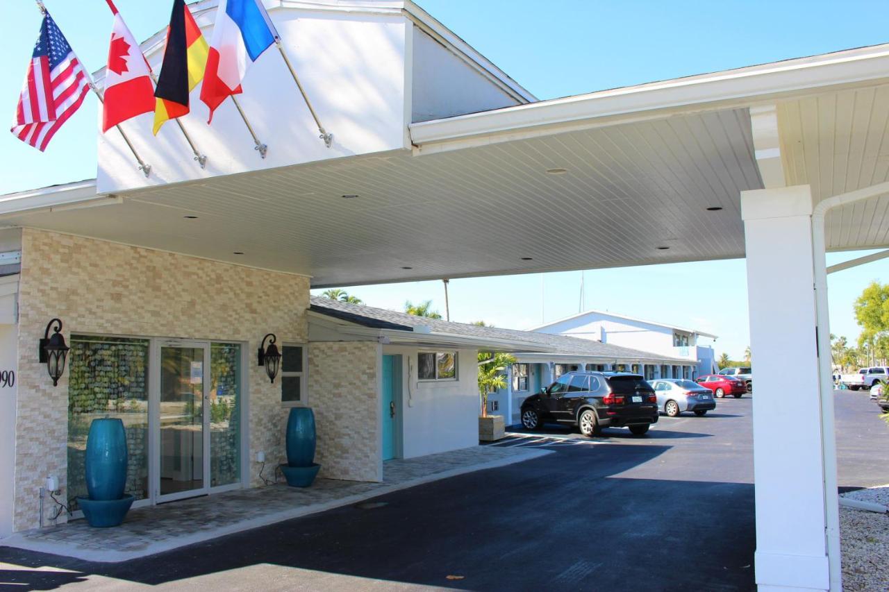 Latitude 26 Waterfront Boutique - Myers Inn