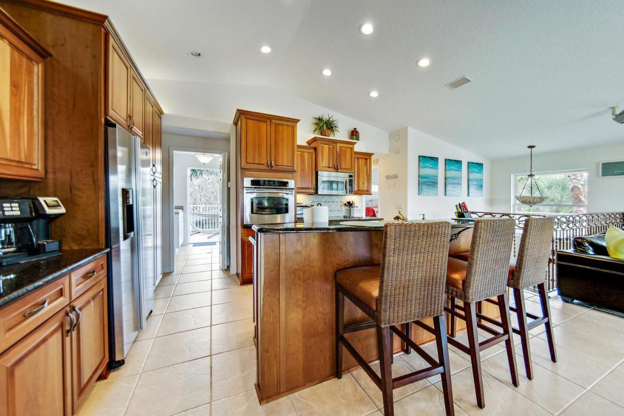 Oasis By The Sea Front Community - Luxurious Pool With Waterfall - Sleeps 10 - Holiday home