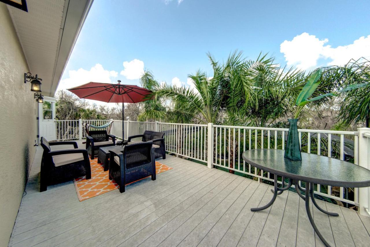 Oasis By The Sea Front Community - Luxurious Pool With Waterfall - Sleeps 10 - Holiday home Palm Coast