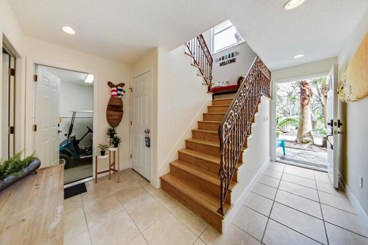 Oasis By The Sea Front Community - Luxurious Pool With Waterfall - Sleeps 10 - Holiday home Palm Coast