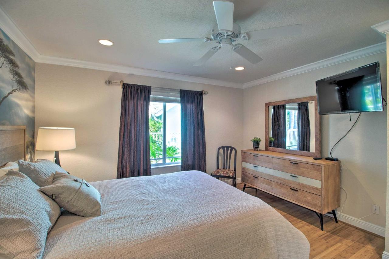 Sunny Waterfront By West Palm With Hot Tub! Holiday home *