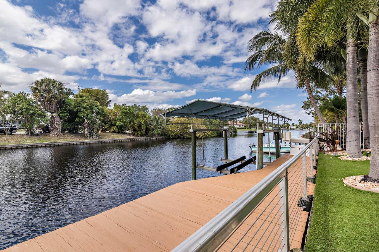 Holiday home Sunny Waterfront By West Palm With Hot Tub!