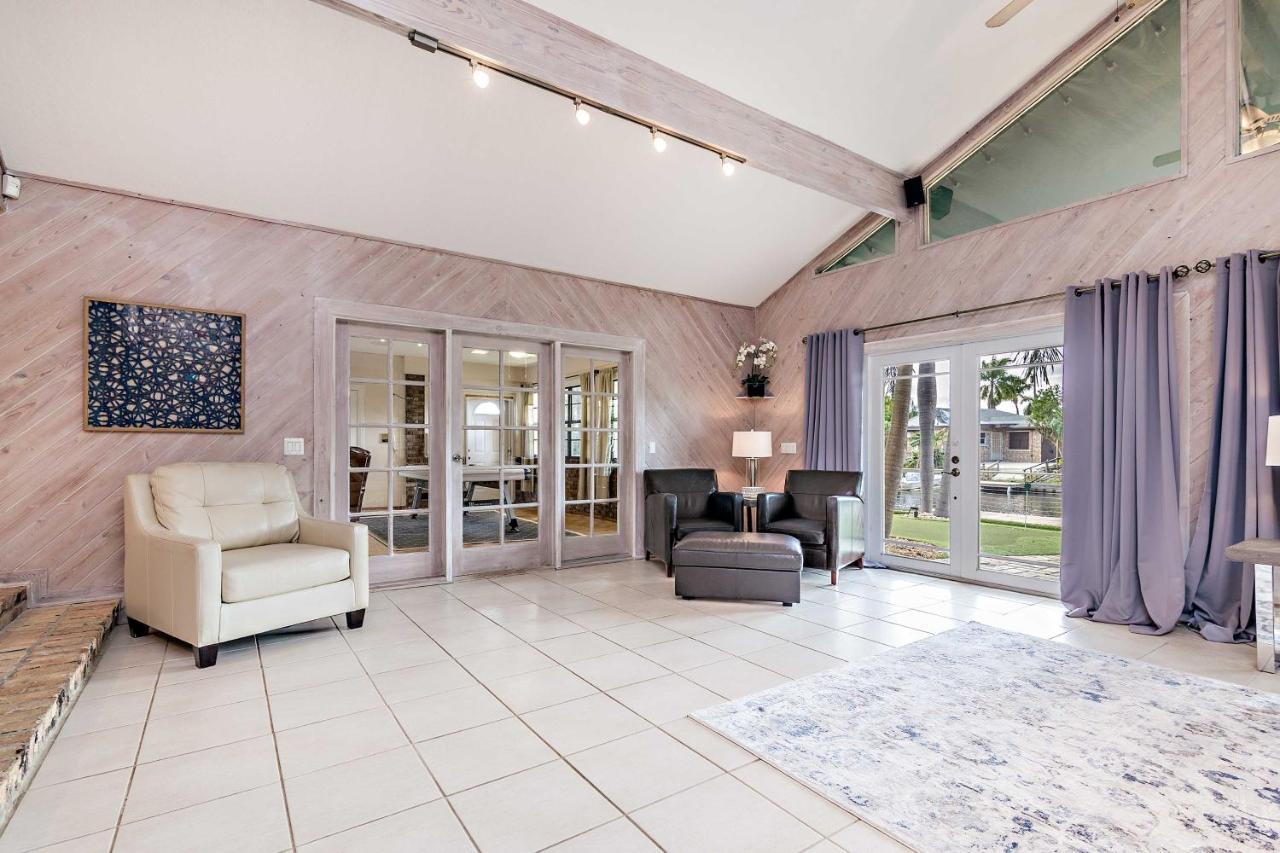 Sunny Waterfront By West Palm With Hot Tub! Holiday home