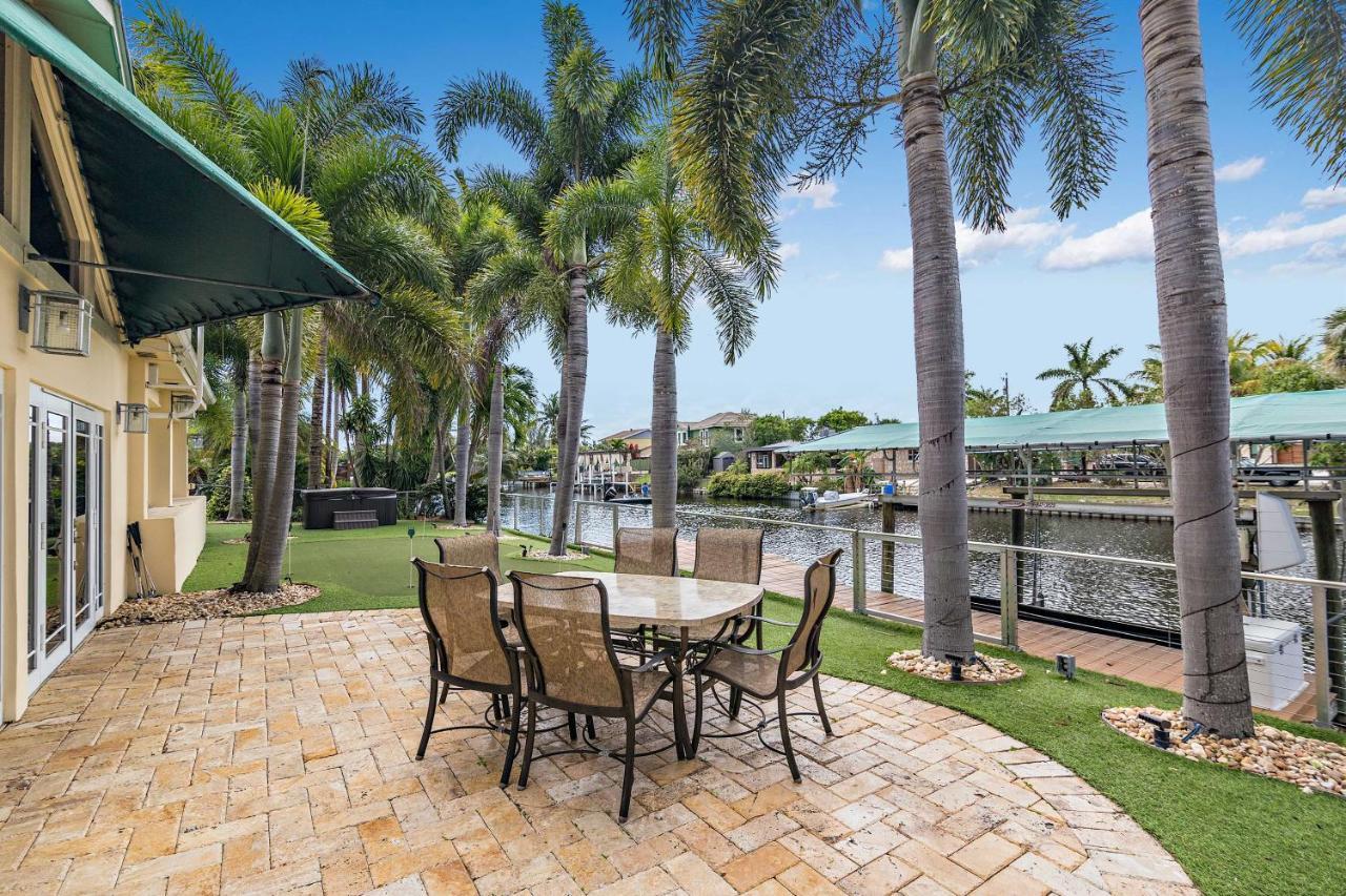 Sunny Waterfront By West Palm With Hot Tub! Holiday home *