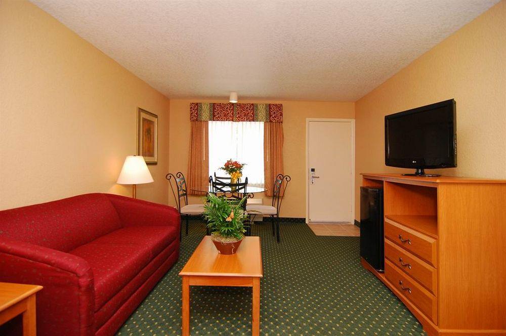 Western Space Shuttle 3* Titusville