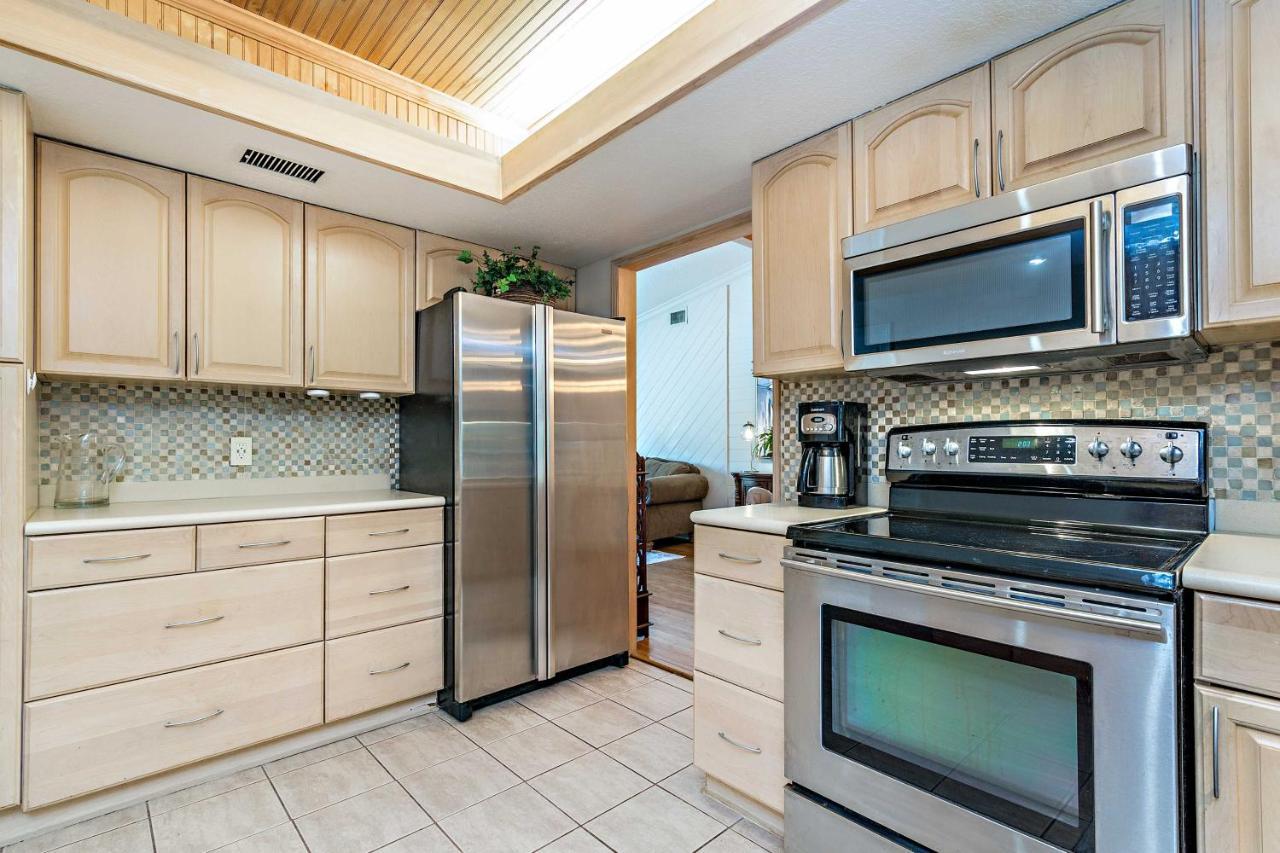 Sunny Waterfront By West Palm With Hot Tub! Holiday home *