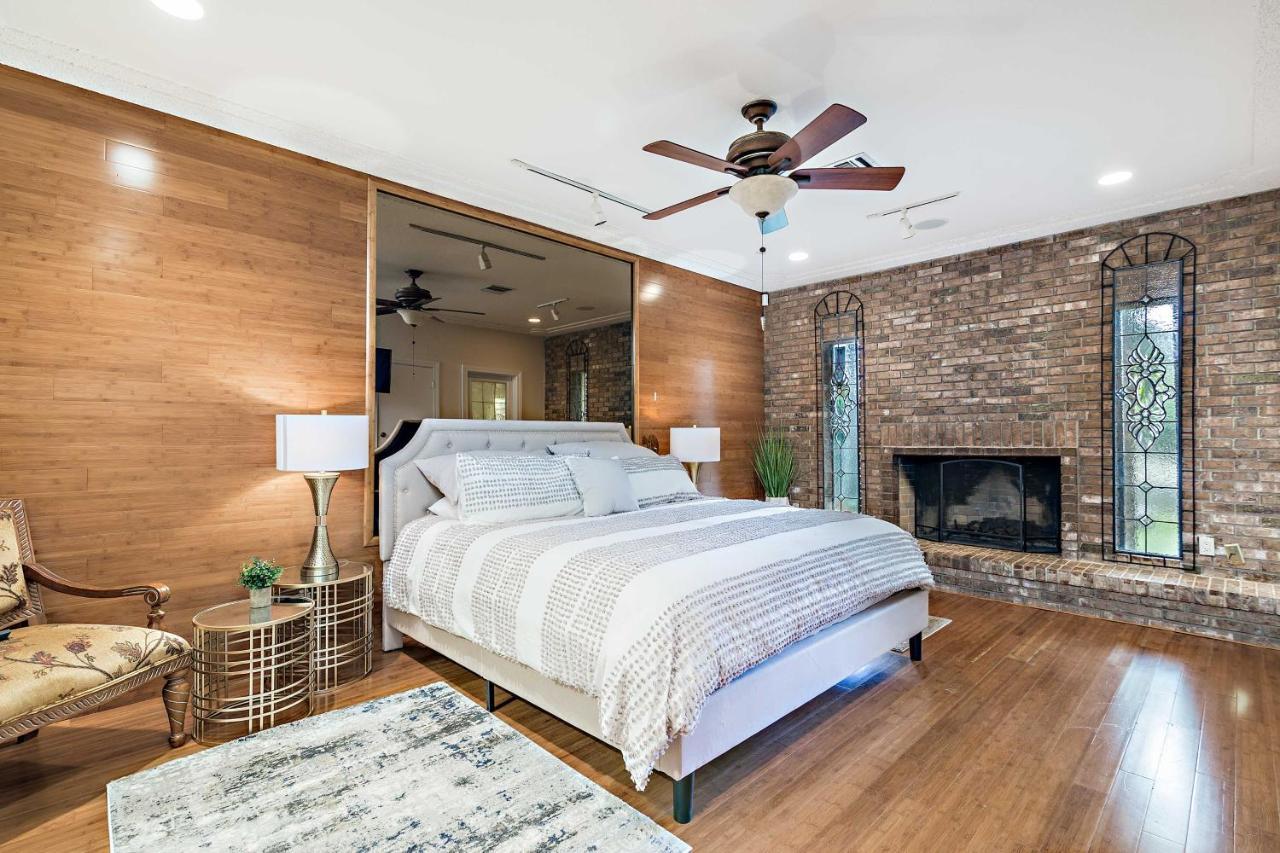 Sunny Waterfront By West Palm With Hot Tub! Holiday home Lake Worth Beach