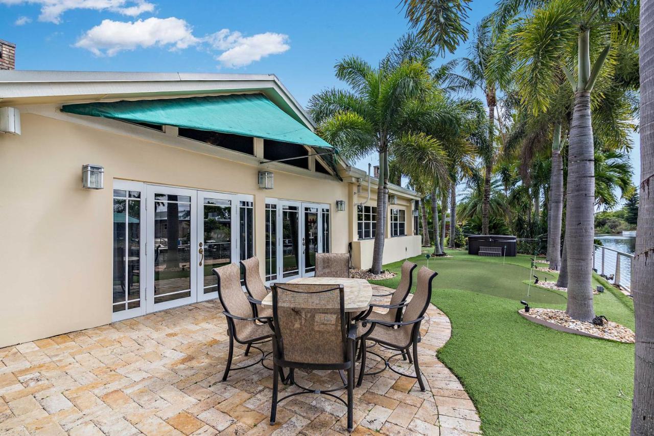 Sunny Waterfront By West Palm With Hot Tub! Holiday home