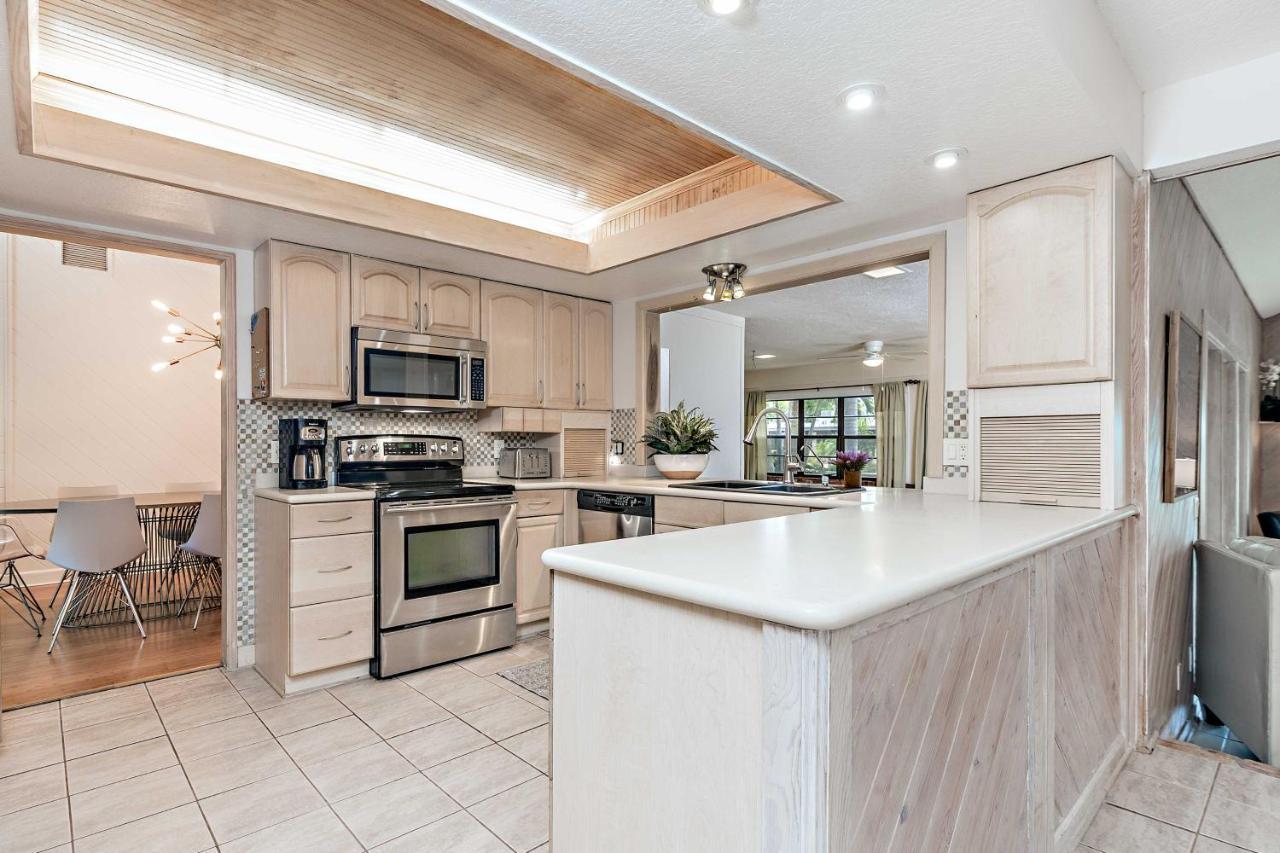 Sunny Waterfront By West Palm With Hot Tub! Holiday home *