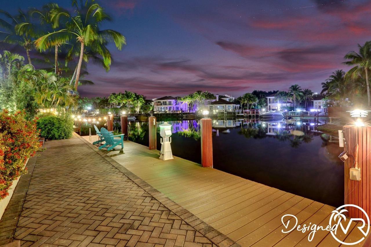 Gorgeous 5 Bedroom W/heated Pool Canal Front Holiday home Dania Beach