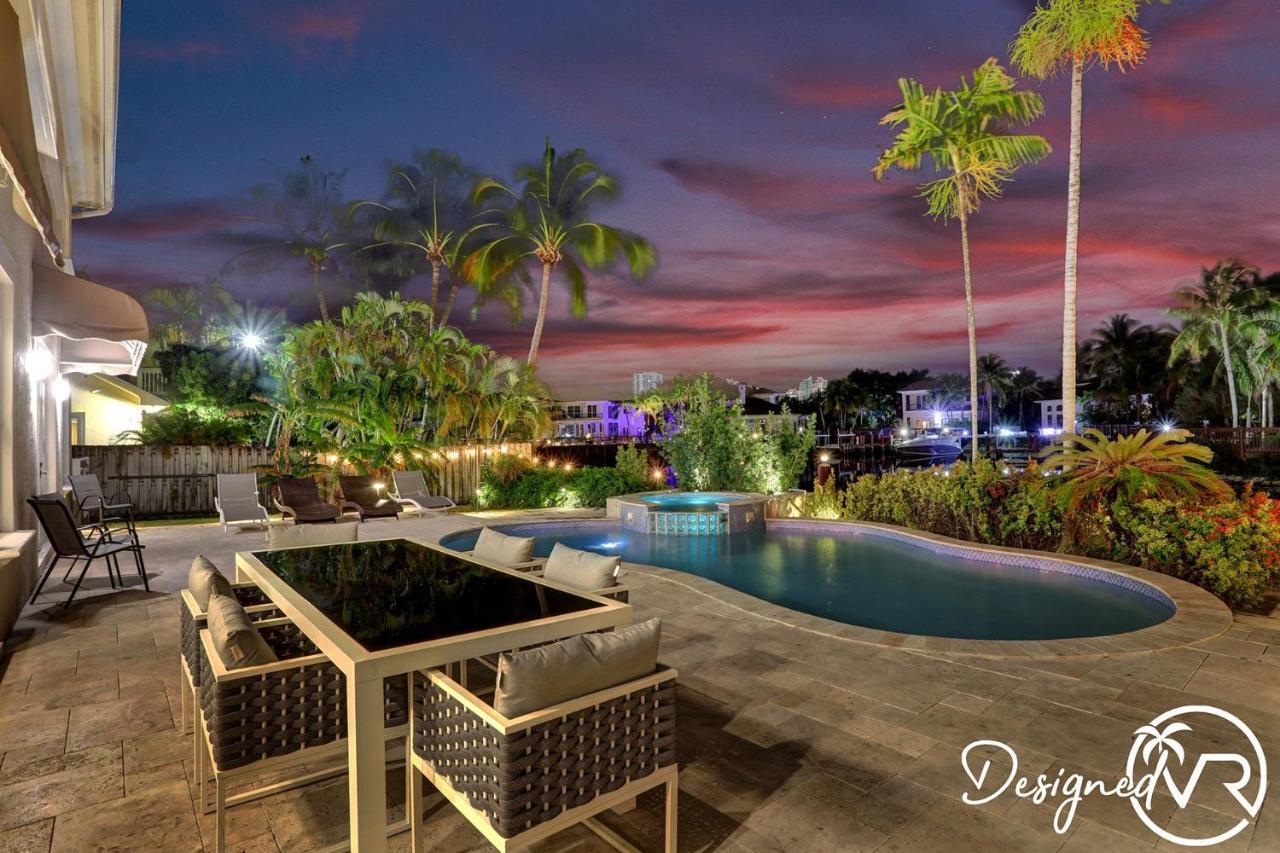 Gorgeous 5 Bedroom W/heated Pool Canal Front *